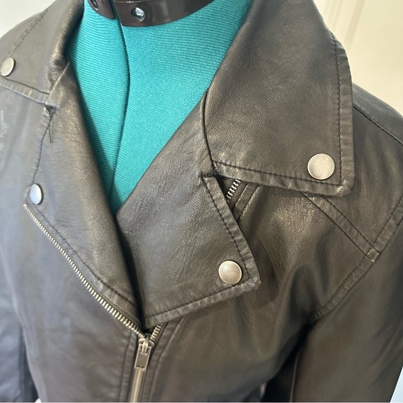 Universal Thread faux leather jacket size small - Picture 5 of 16
